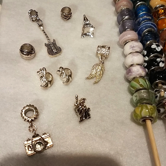 Interchangeable Bracelets, Charms & Glass Beads - Picture 4 of 6
